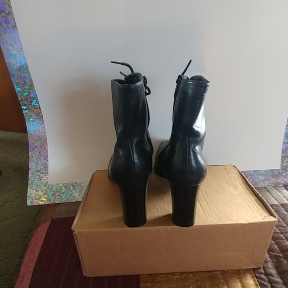 3 in. Leslie Fay Leather Ankle Boot with croc toe. - Picture 3 of 6